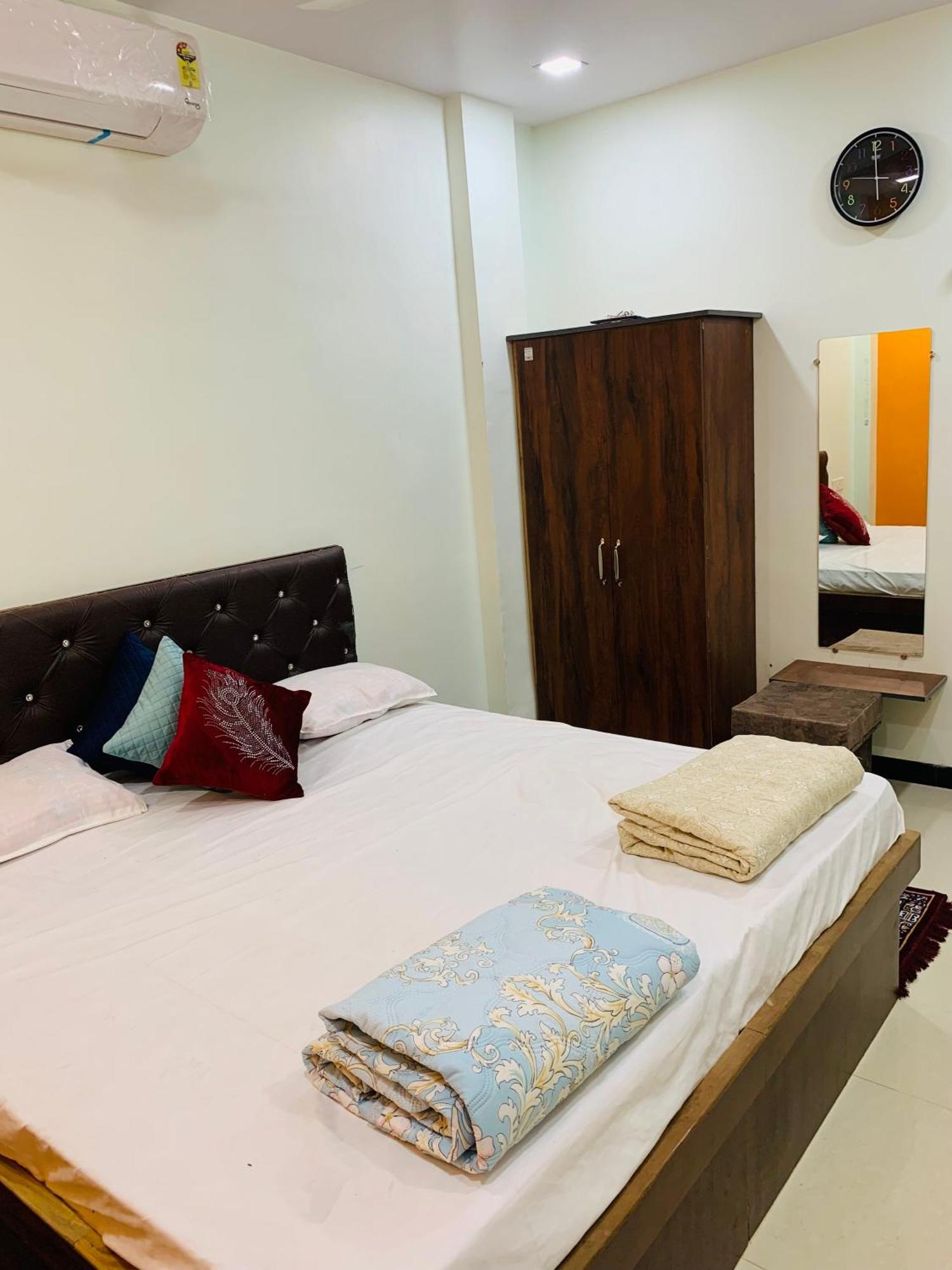 Manjushree Guest House اوجاين المظهر الخارجي الصورة